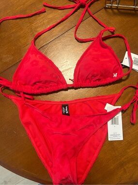 Red Hurley L NWT Terrycloth bikini set has flower details